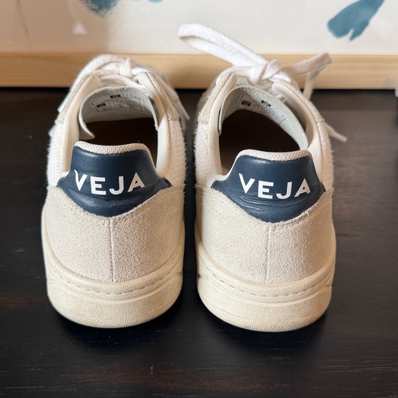 Veja V-10 Leather Sneakers - Picture 4 of 6